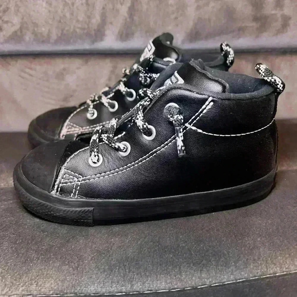 Black Leather Converse Toddler Size 9c - Picture 1 of 5